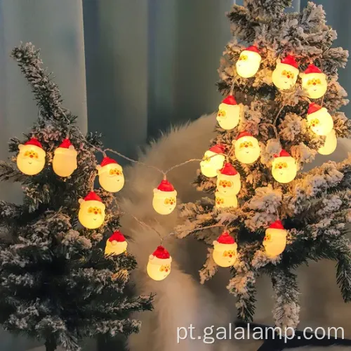 Luzes de cordas lideradas pela torcida do feriado com Santa Snowman